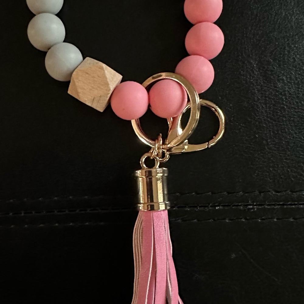 NWOT silicone key ring ring wristlet gray & pink​